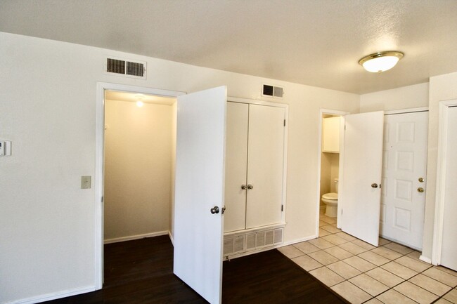 Building Photo - 2336 Heatherfield