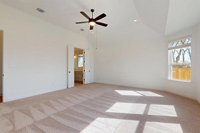 Building Photo - 1208 White Daisy Ln
