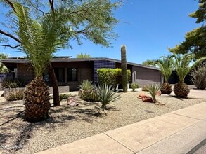 Building Photo - 3702 E Paradise Dr
