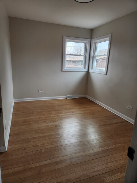 Building Photo - 33 Cranbrook Dr