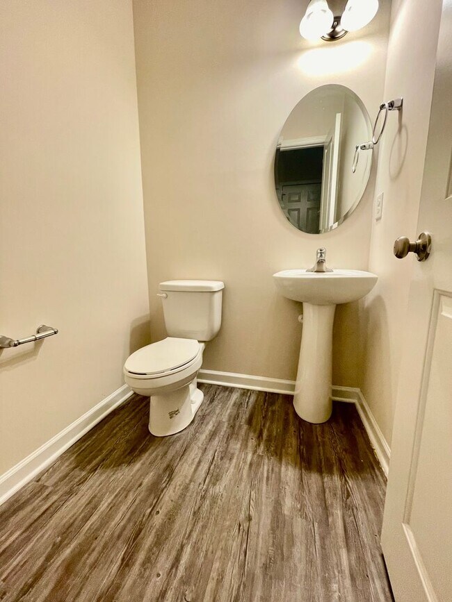 Building Photo - 244 Village Creek Way