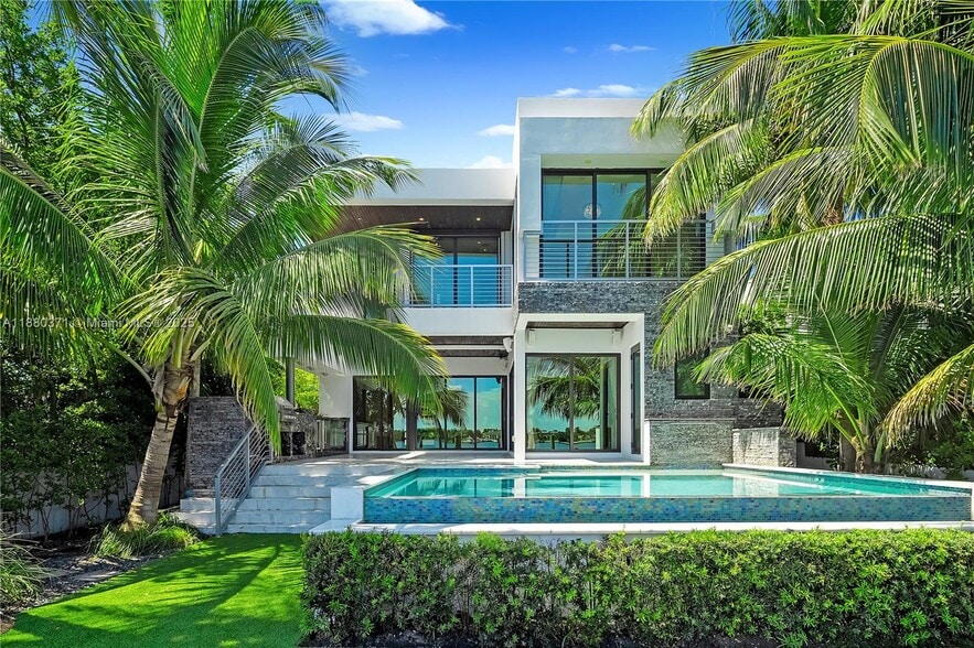 Building Photo - 1225 S Biscayne Point Rd