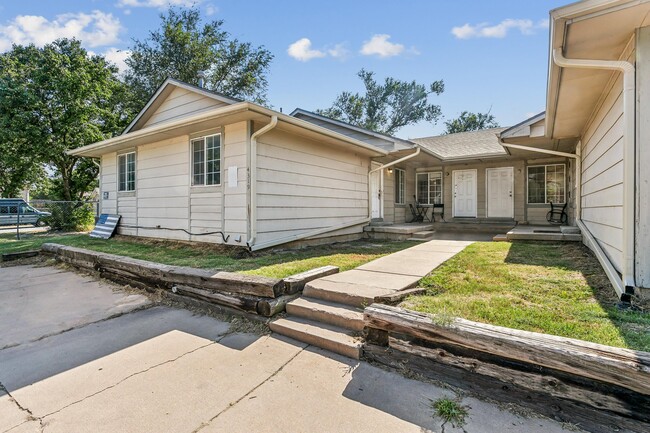 Building Photo - 4319 S Elizabeth Ave