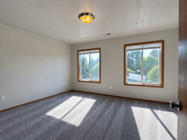 Building Photo - 4825 Northeast 124th Ct.