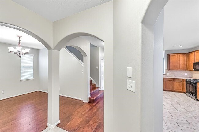 Building Photo - 6430 Wilshire Fern