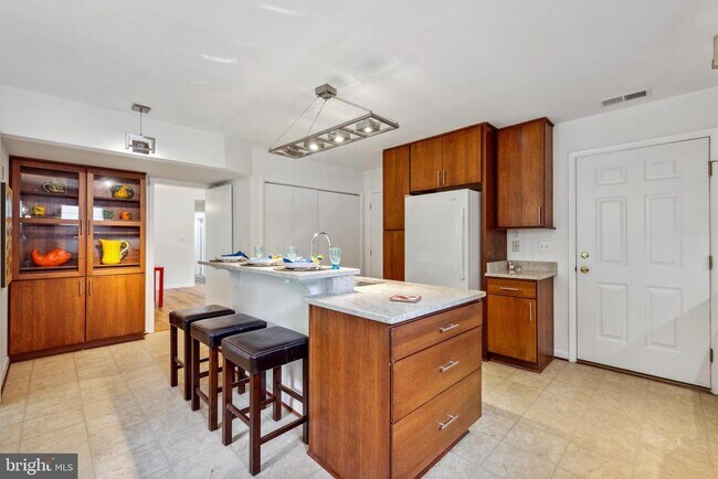 Building Photo - 3538 Devon Dr