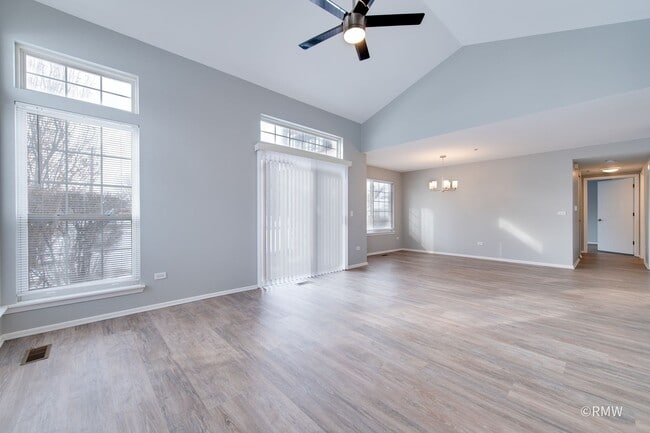 Building Photo - 460 Mayflower Ln