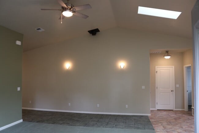 Building Photo - Gorgeous, spacious 3/2.5 with garage and office
