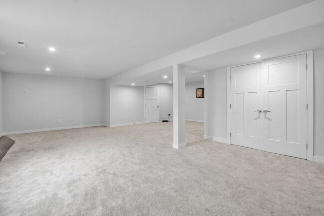 Building Photo - 4966 Brauer Dr