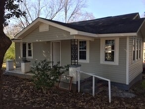 Building Photo - 801 Francis St W