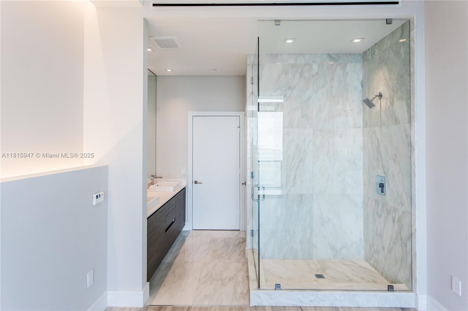 Building Photo - 460 NE 28th St