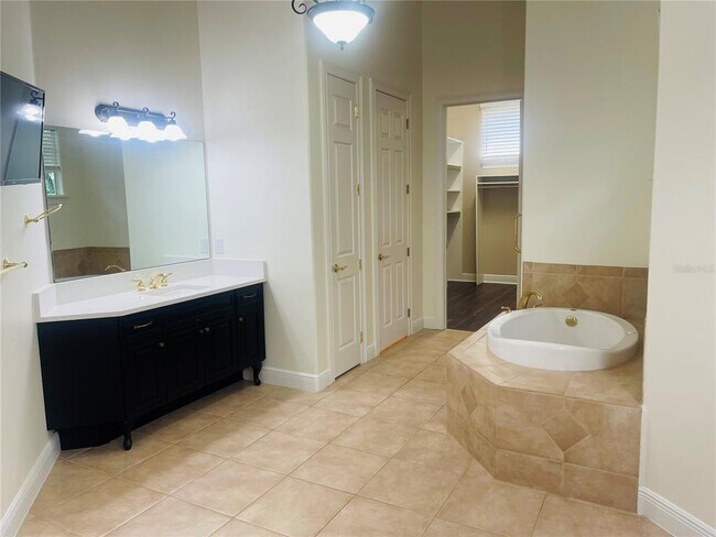 Building Photo - 11357 Preserve View Dr