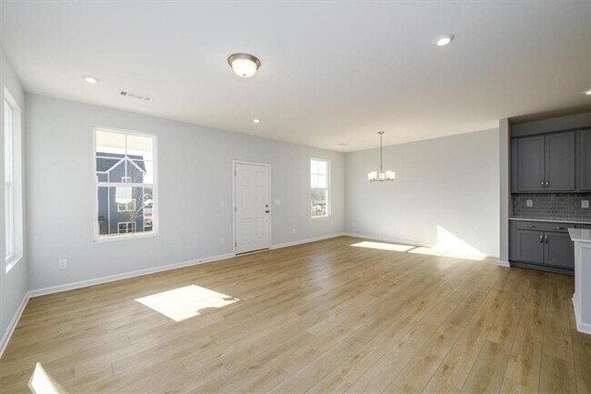 Building Photo - 849 York Aly