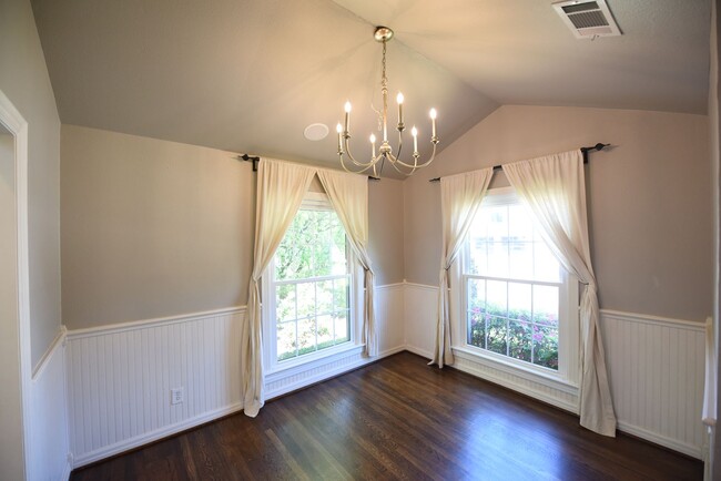 Building Photo - Walk to Inwood Village! Charming 3 bed 3 b...
