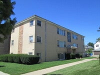 Building Photo - 5742 W Lawrence Ave