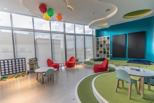 Building Photo - 851 NE 1st Ave