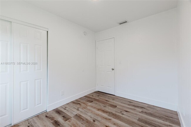 Building Photo - 4338 NW 24th Ave