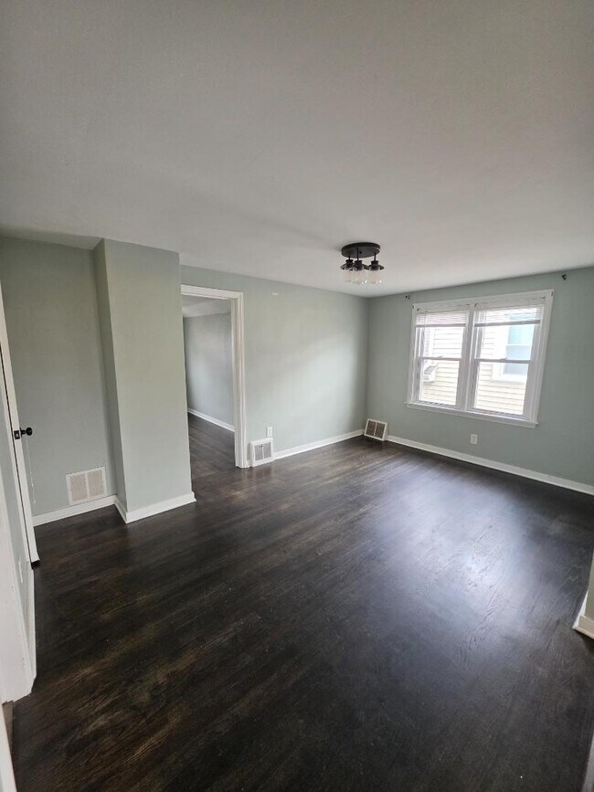 Building Photo - 3663 E Underwood Ave