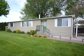 Building Photo - 566 SW Paiute St