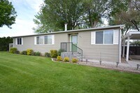 Building Photo - 566 SW Paiute St