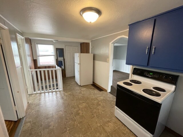 Kitchen - 110 Topaz St