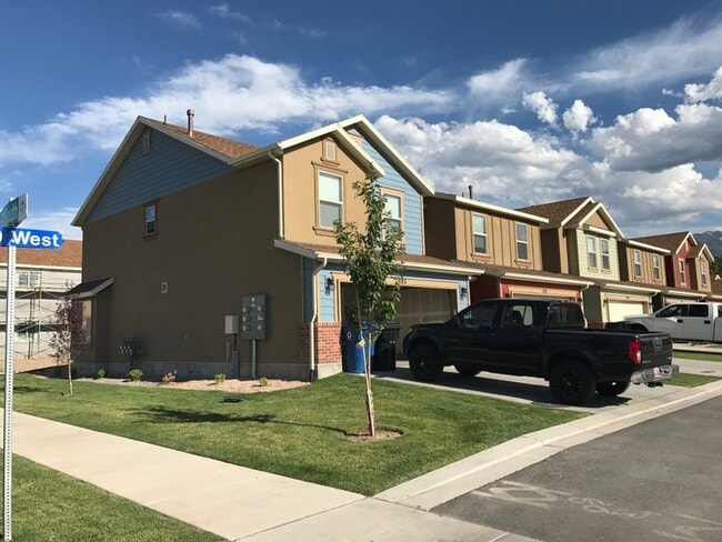 Building Photo - 685 S 260 W