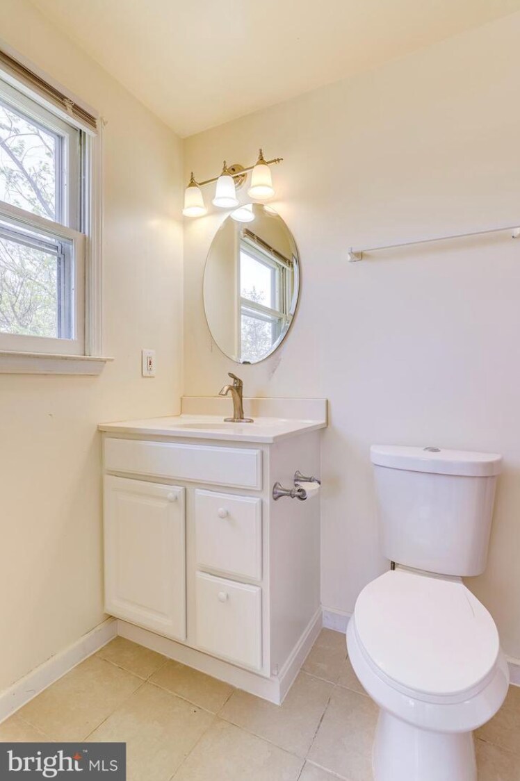 Building Photo - 1807 41st Pl SE