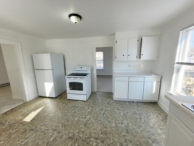 Building Photo - 24 Eagle St