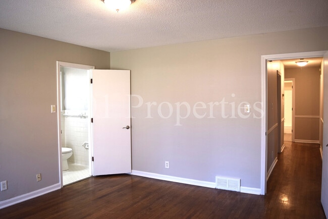 Building Photo - 5245 Braidwood Cove