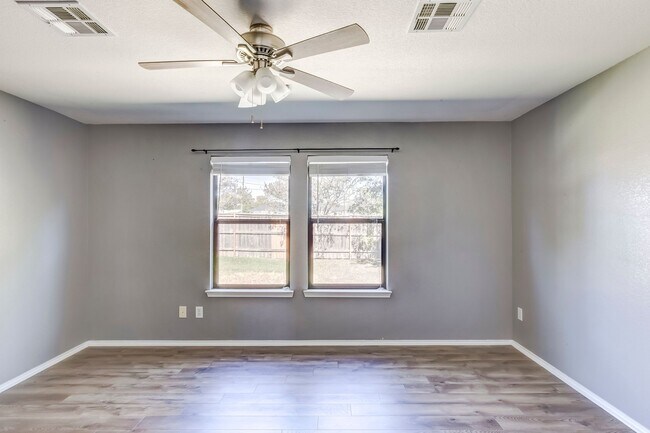Building Photo - 8510 Starview St
