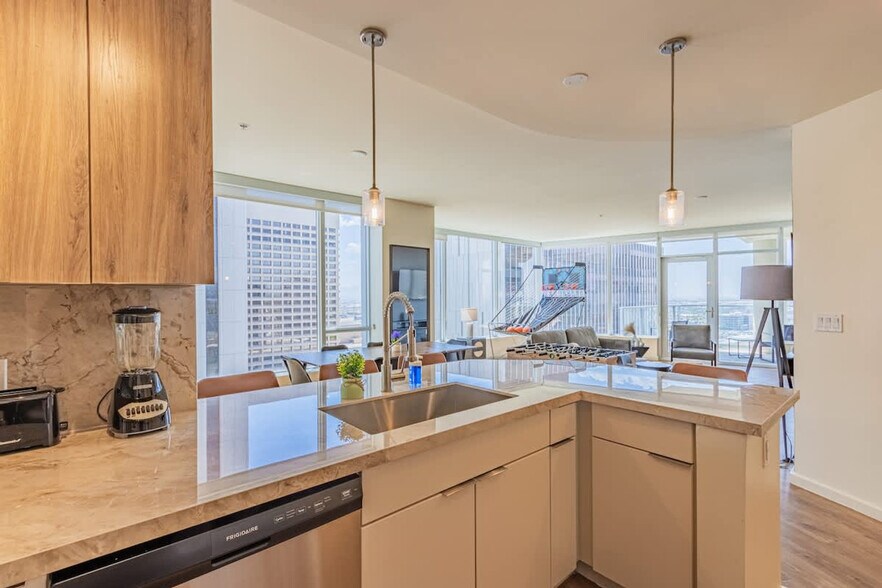 Building Photo - 101 N 1st Ave