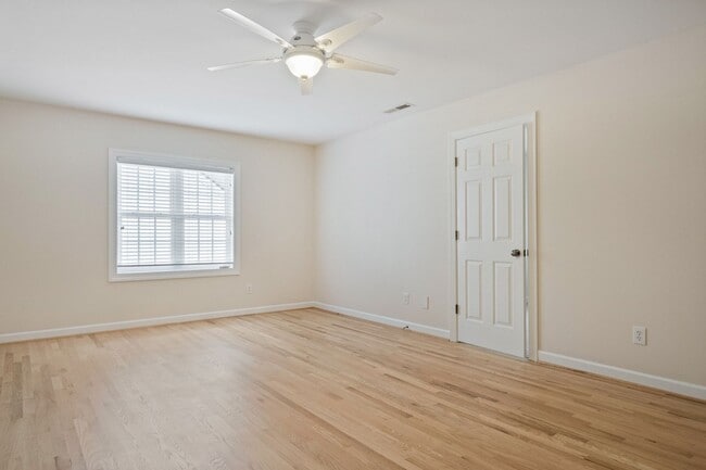 Building Photo - Gorgeous 4br/3ba Two Story House w/ Fully Fenced Backyard!