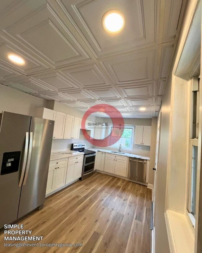 Building Photo - Massive 5 bedroom 1 bath house with fence in yard