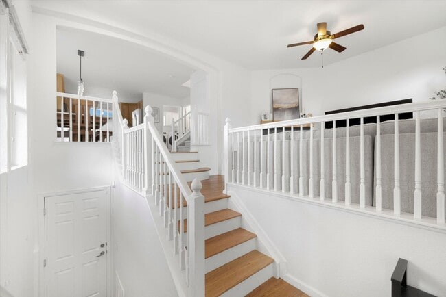 Building Photo - 3 Bed 3 Bath Castle Rock Townhome!
