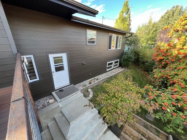 Building Photo - Beautiful Home on Bozeman's East Side