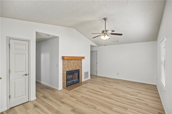 Building Photo - 1602 Parkview Pl