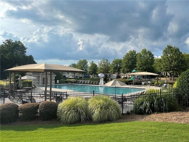 Building Photo - 800 Village Field Ct NW