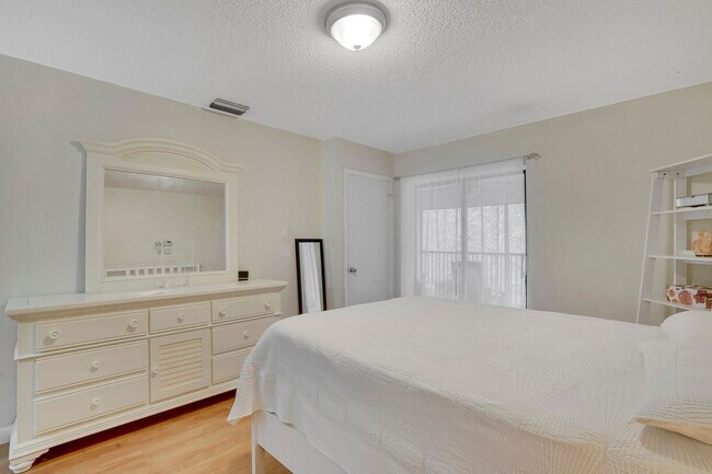 Building Photo - 3543 Cocoplum Cir