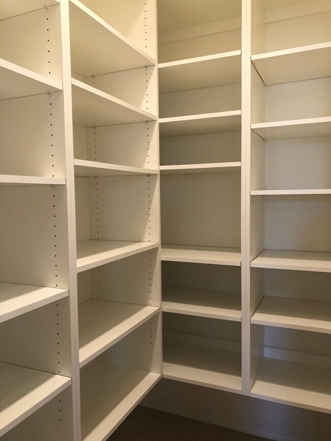 Building Photo - 512 San Diego St