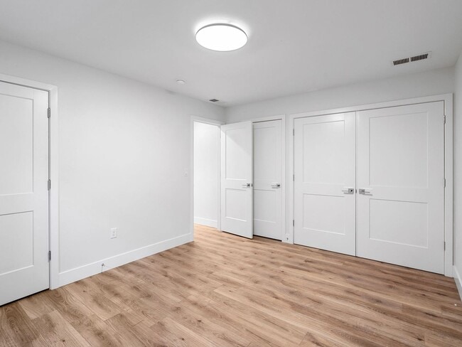 Building Photo - 4 bed/3.5 Bath Townhouse in Richmond Neighborhood, SE Portland