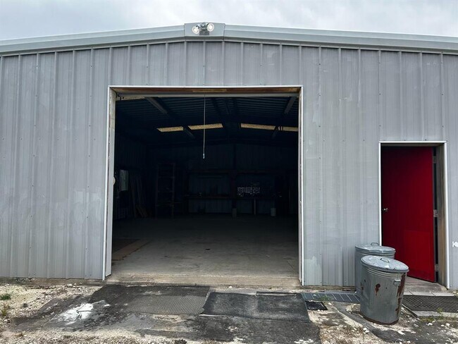 Building Photo - 10805 Parsons Rd