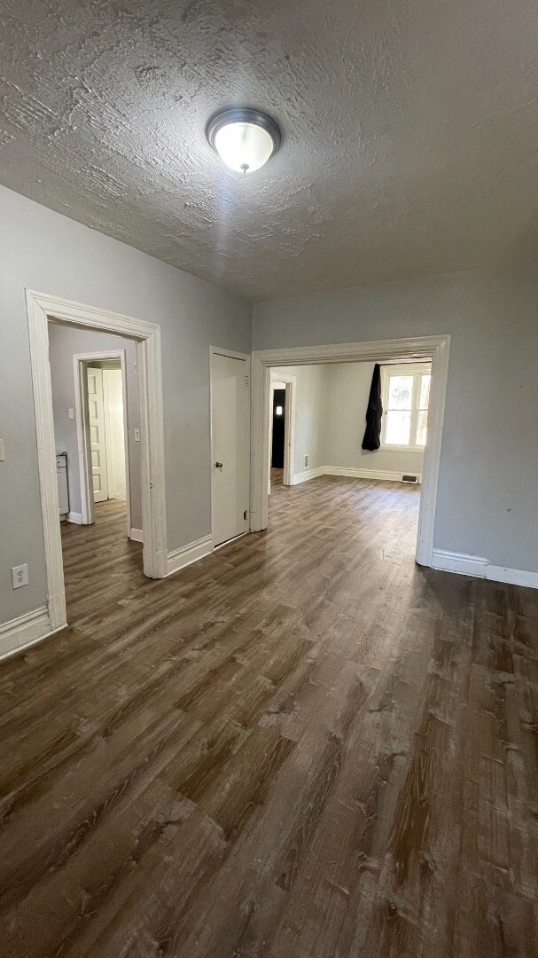 Building Photo - Spacious 4-Bedroom Home with 2 Full Bathrooms – Section 8 Approved and Ready for Move-In!