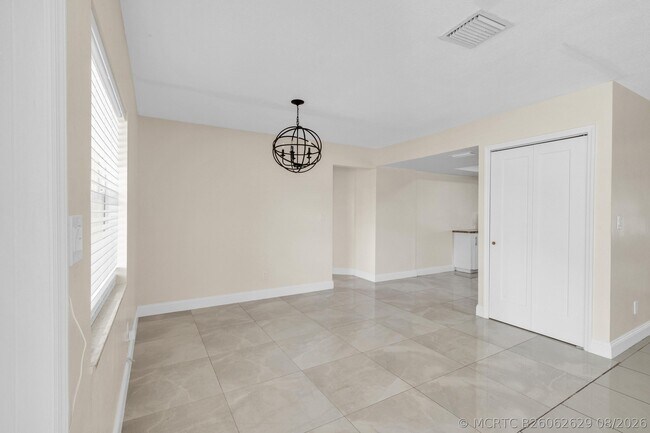 Building Photo - 4921 NW 39th St