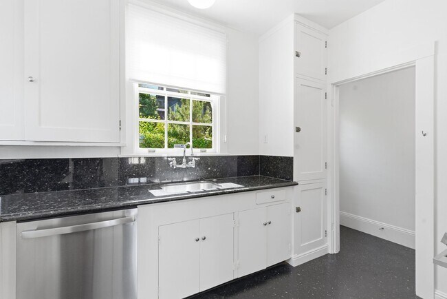 Building Photo - 501-503 Mandana Blvd