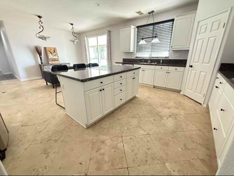 Kitchen island - 6923 Delaware River Dr