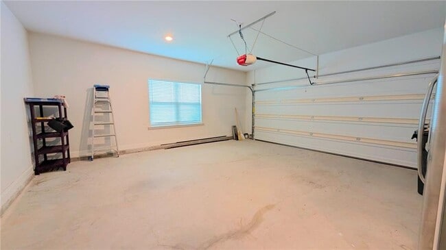 Building Photo - 6055 Creekside View Ln