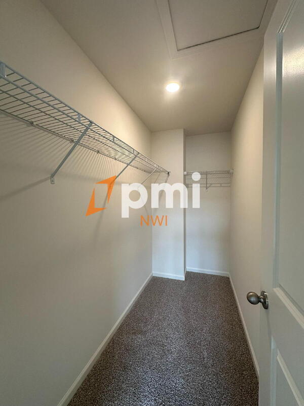 Building Photo - 8754 Clover Ln