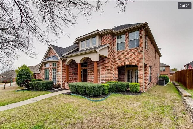 Building Photo - 2414 Thorntree Dr