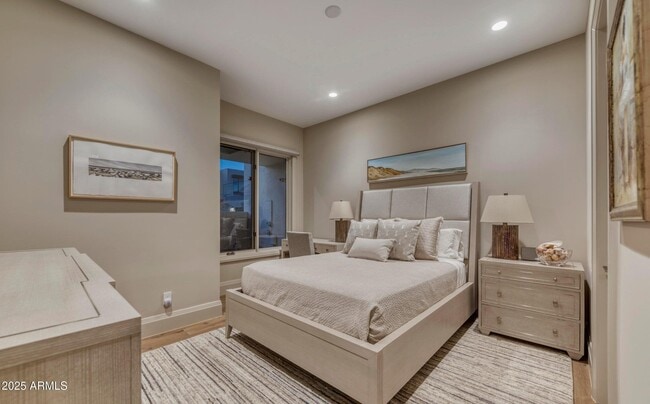 Building Photo - 5553 E Stella Ln