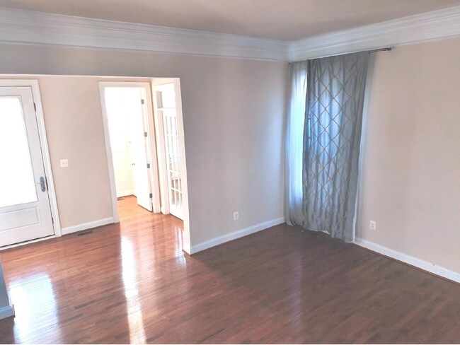 Building Photo - Luxurious Single-Family Home in Vibrant One Loudoun!